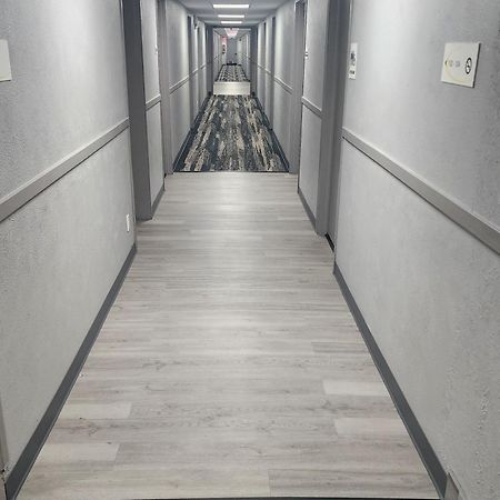 Super 8 By Wyndham Rockford I-90 Casino District Hotel Екстериор снимка