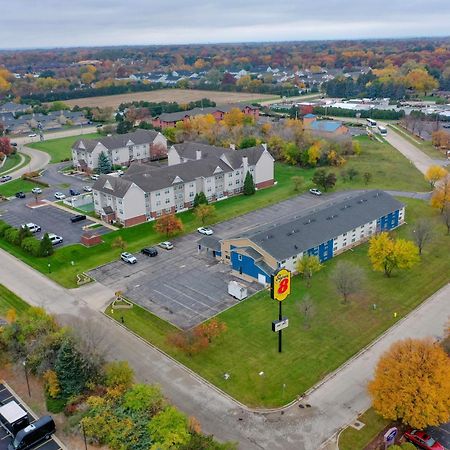 Super 8 By Wyndham Rockford I-90 Casino District Hotel Екстериор снимка