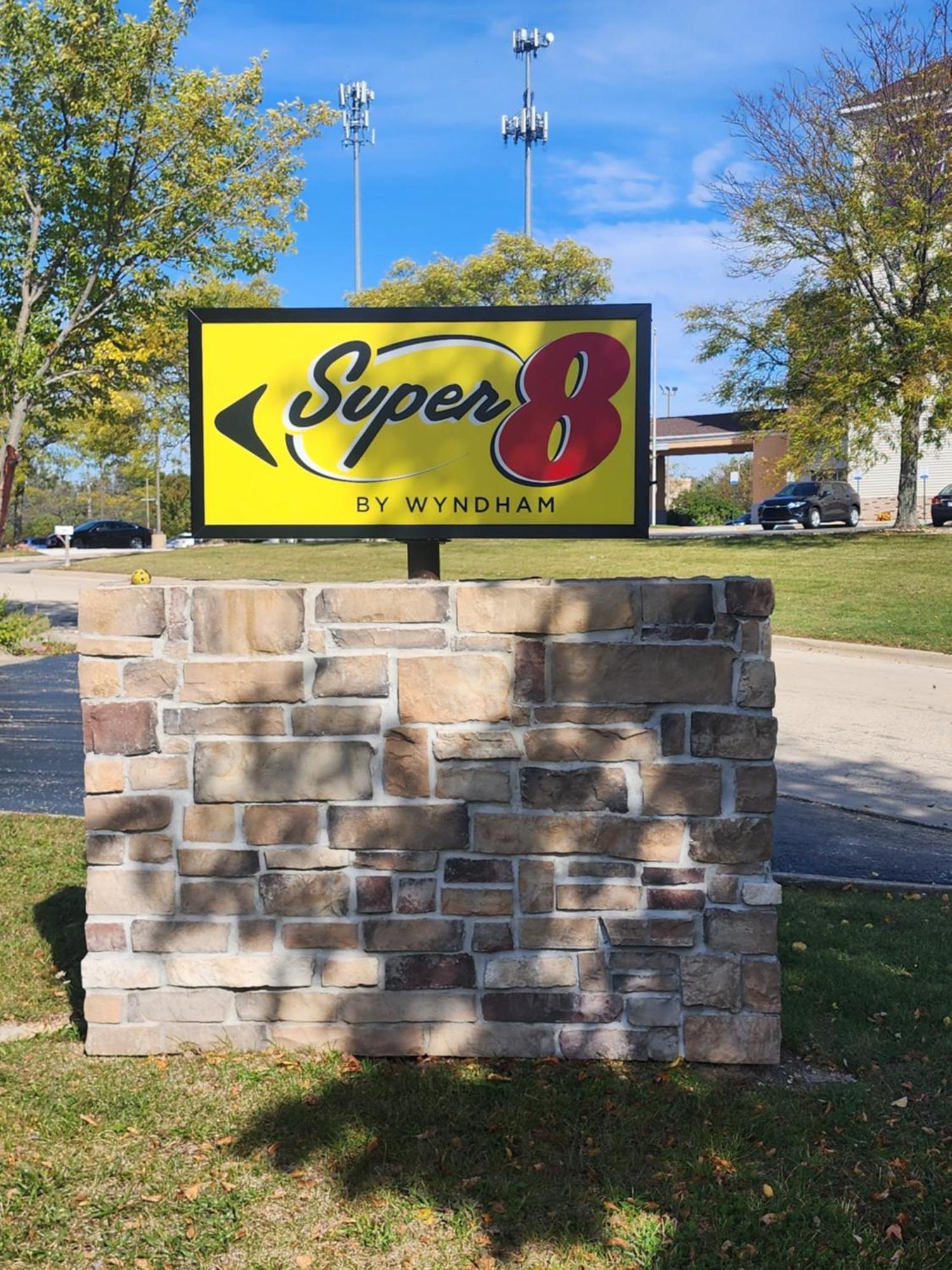 Super 8 By Wyndham Rockford I-90 Casino District Hotel Екстериор снимка