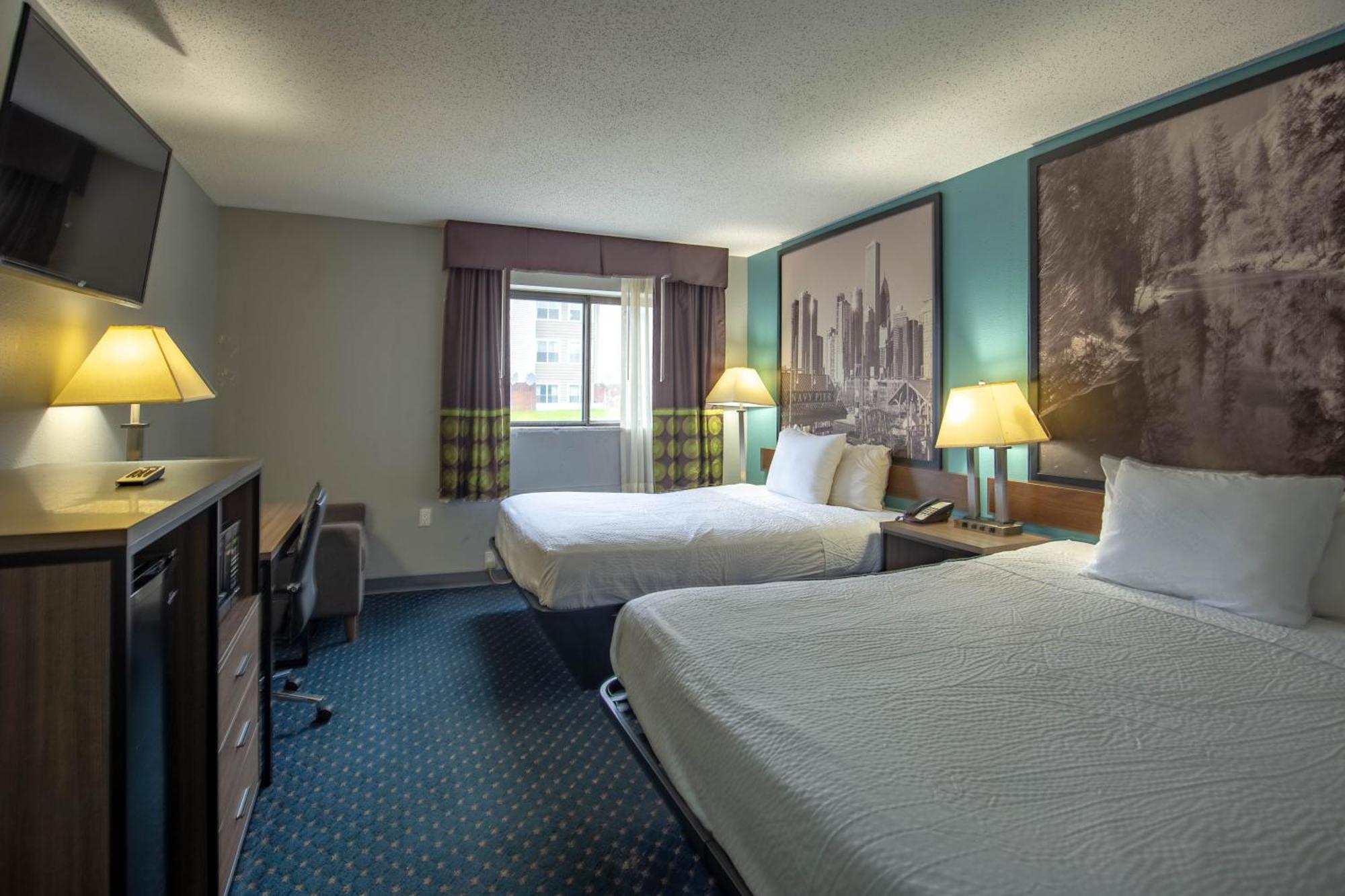 Super 8 By Wyndham Rockford I-90 Casino District Hotel Екстериор снимка