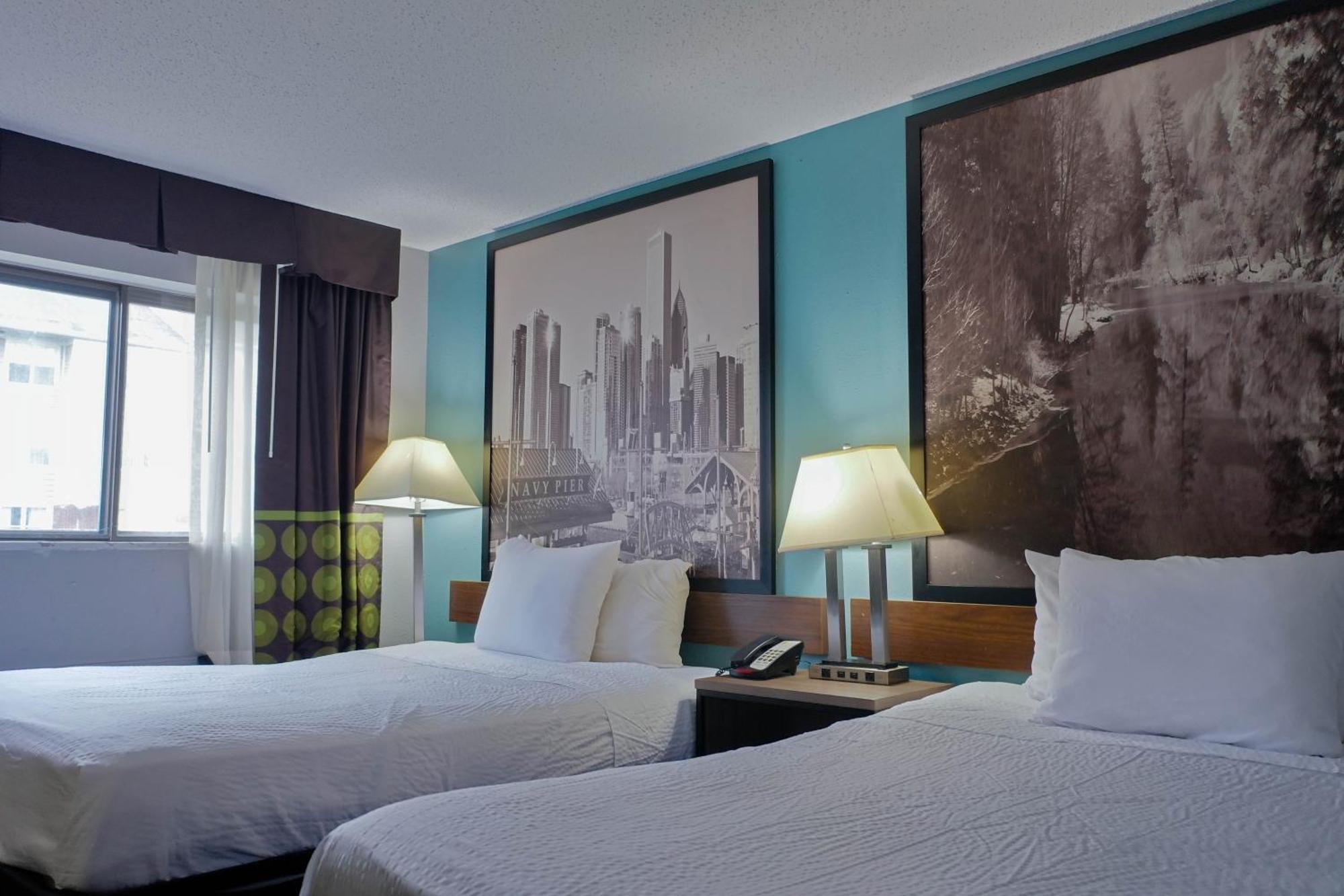 Super 8 By Wyndham Rockford I-90 Casino District Hotel Екстериор снимка