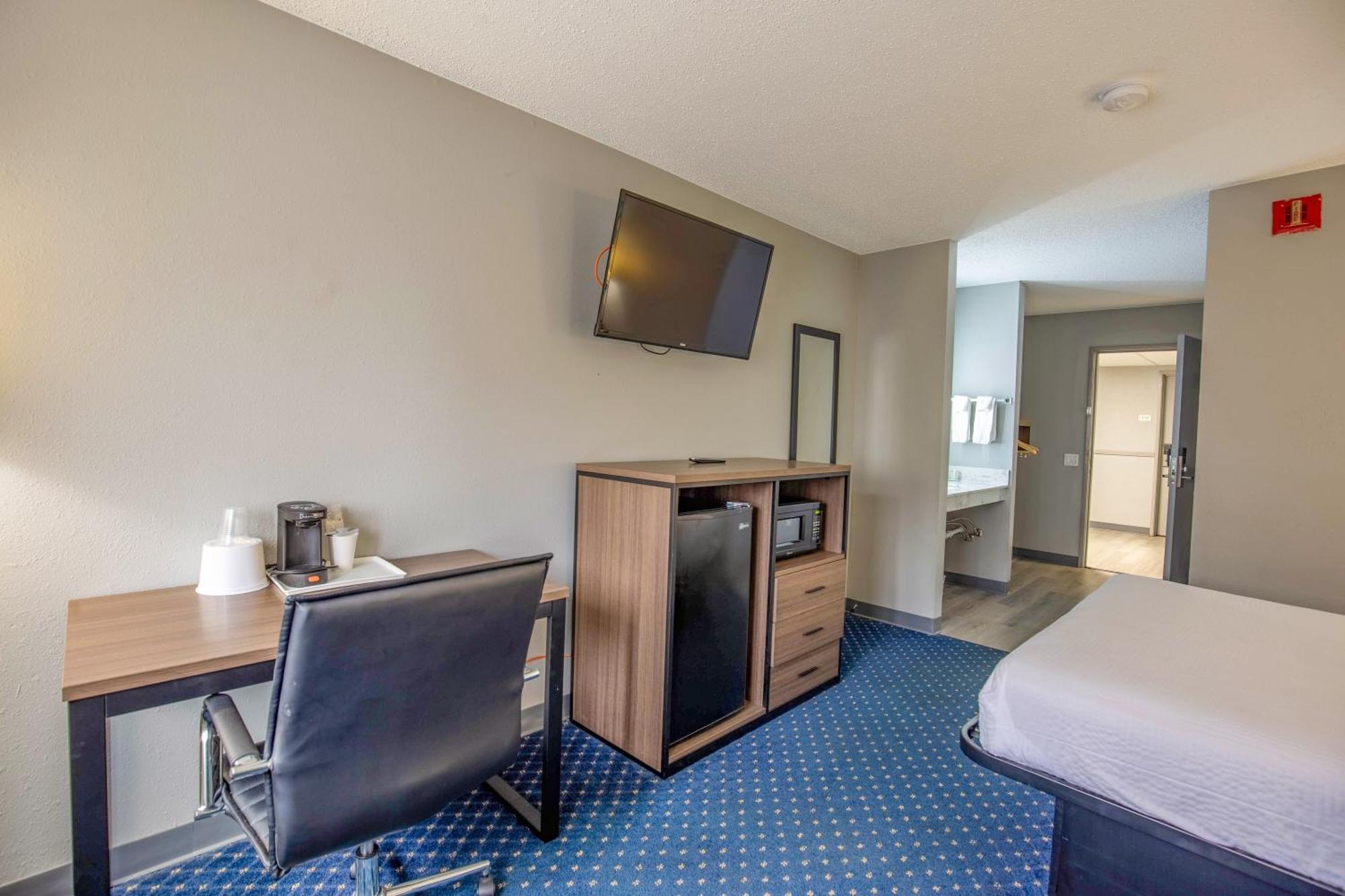 Super 8 By Wyndham Rockford I-90 Casino District Hotel Екстериор снимка