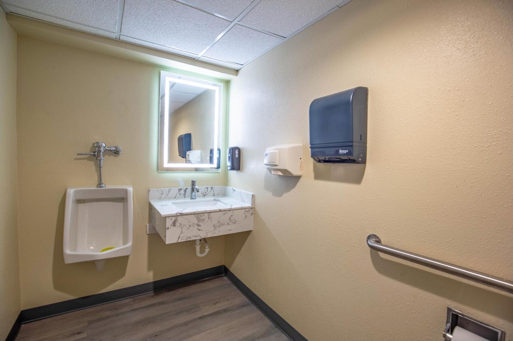 Super 8 By Wyndham Rockford I-90 Casino District Hotel Екстериор снимка