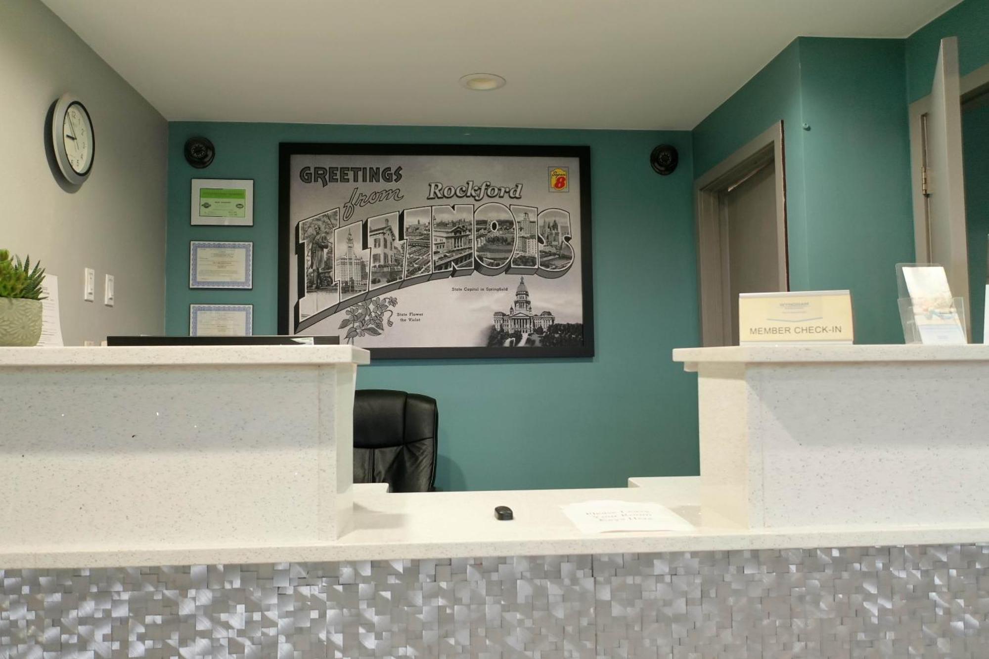 Super 8 By Wyndham Rockford I-90 Casino District Hotel Екстериор снимка